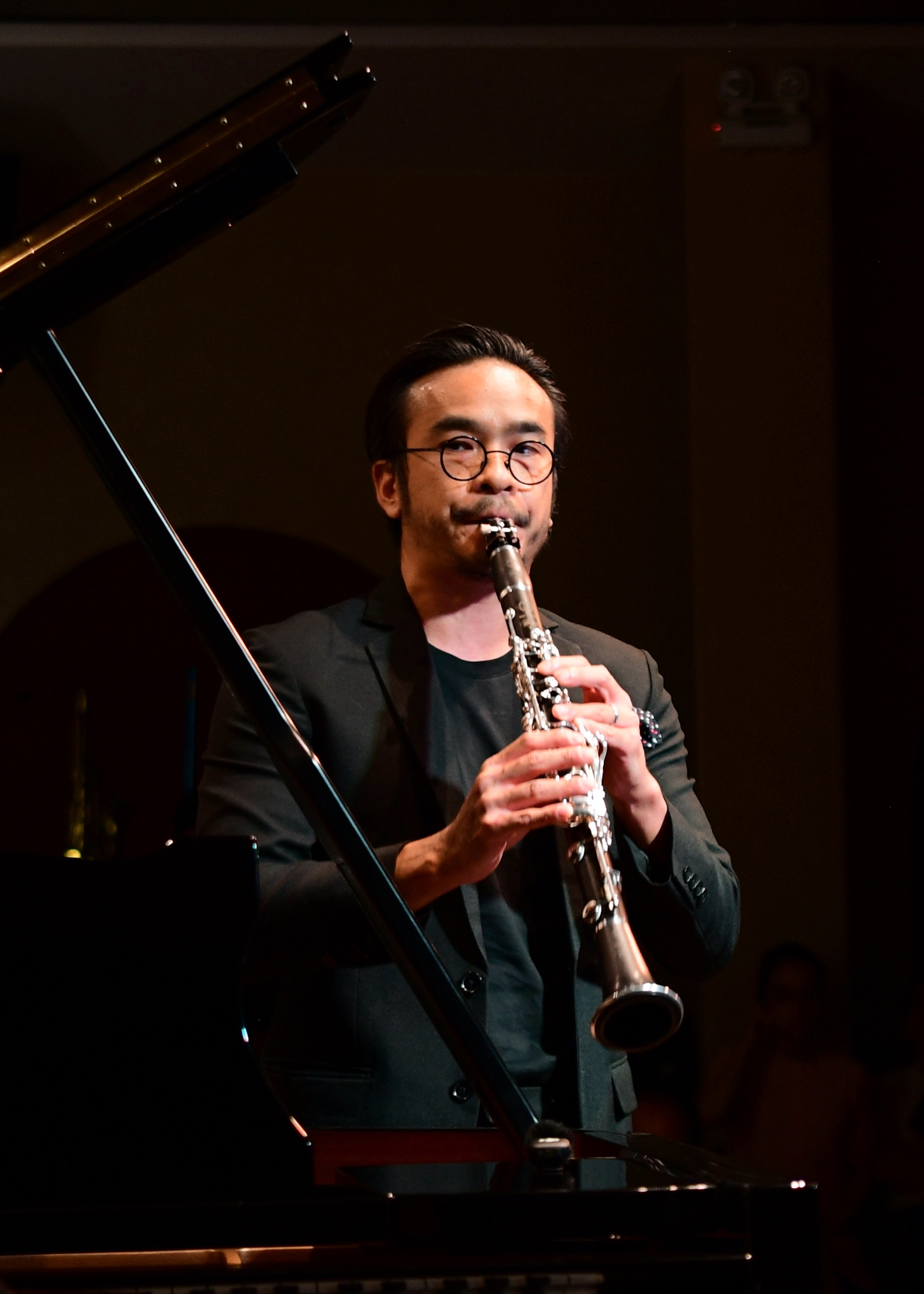 Tanyawat Nuk Dilokkunanant performing